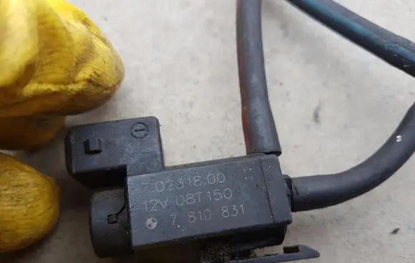 BMW 3 E90 E91 Valve vacuum 7810831