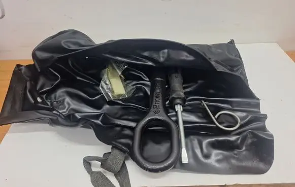 Volkswagen Touran I Tool set 