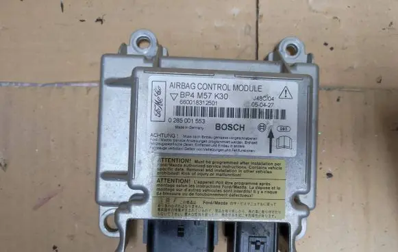 Mazda 3 I Airbag control unit/module BP4M57K30 0285001553