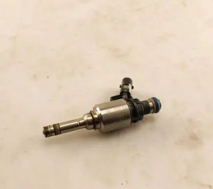 Audi A4 S4 B8 8K Fuel injector 06H906036G
