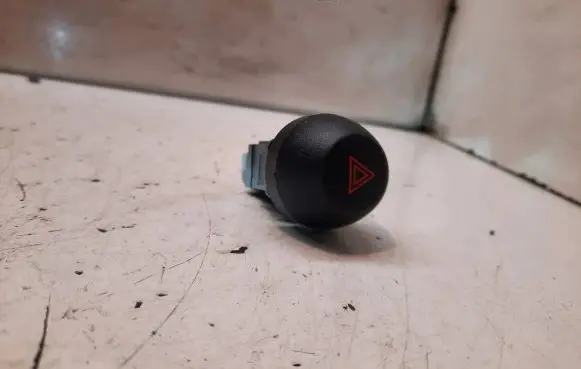 Toyota RAV 4 (XA30) Hazard light switch 15B060