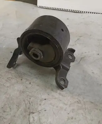 Peugeot 4007 Engine mount bracket 8116