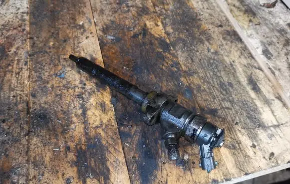 Peugeot 3008 I Fuel injector 0445110297