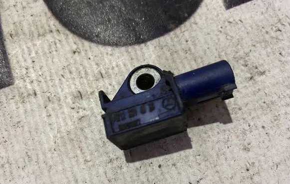 Mercedes-Benz C W204 Airbag deployment crash/impact sensor a2128204926 2128204926