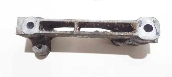 Toyota Auris 150 Engine mounting bracket
