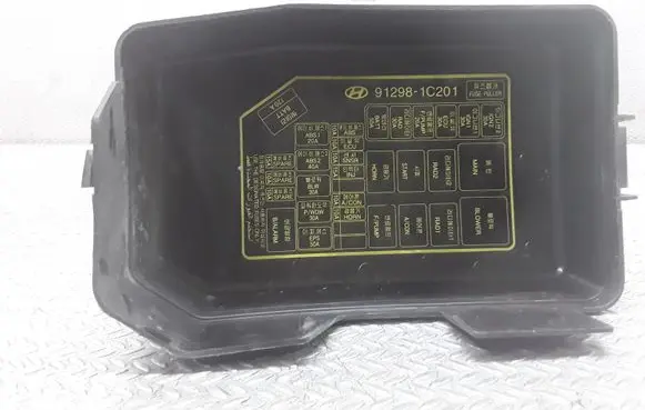 Hyundai Getz Fuse box cover 912981C201