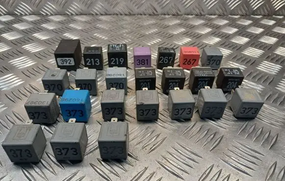 Audi A4 S4 B5 8D Other relay 4B0907307 443951253J 443951253AA
