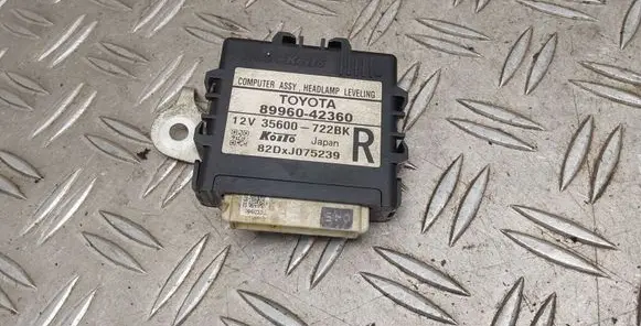 Toyota RAV 4 (XA40) Light module LCM 8996042360