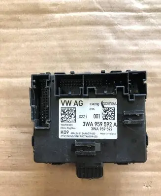 Volkswagen Tiguan Door control unit/module 3WA959592A