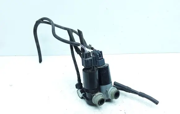 Volvo V40 Cross country Windscreen/windshield washer pump 1026810 1019873