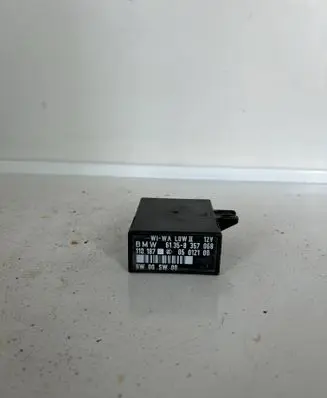 BMW 3 E36 Window wiper relay 8357068