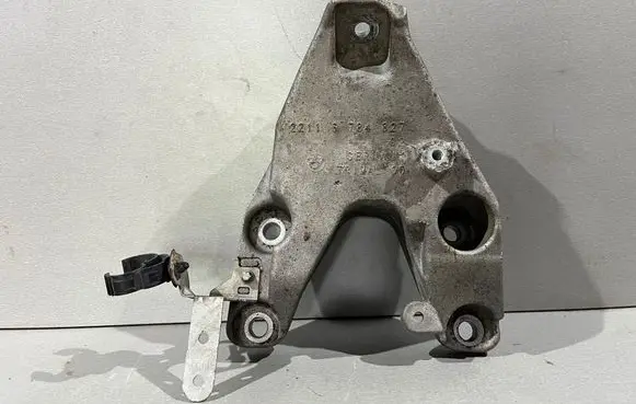 BMW 3 GT F34 Engine mounting bracket 6784827 22116784827