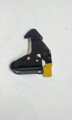 Nissan Leaf II (ZE1) Engine bonnet (hood) release handle 656705UR0A
