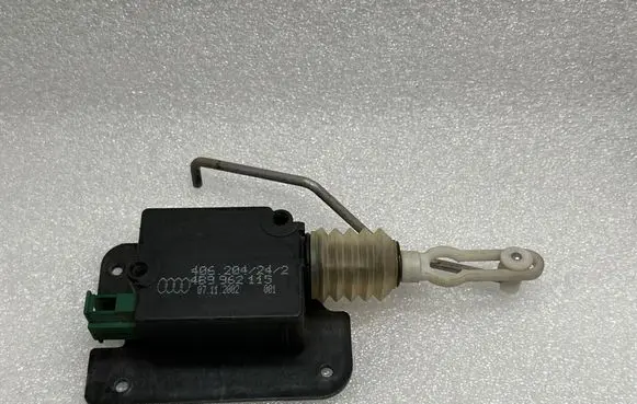 Audi A3 S3 8L Central locking motor 4B9962115 8l0827833