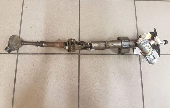 Toyota Avensis Verso Steering wheel axle 45020287 8978328070 626436000