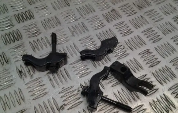 Opel Astra H Fuel Injector clamp holder