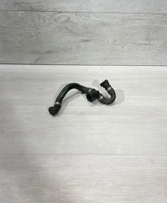 Engine coolant pipe/hose