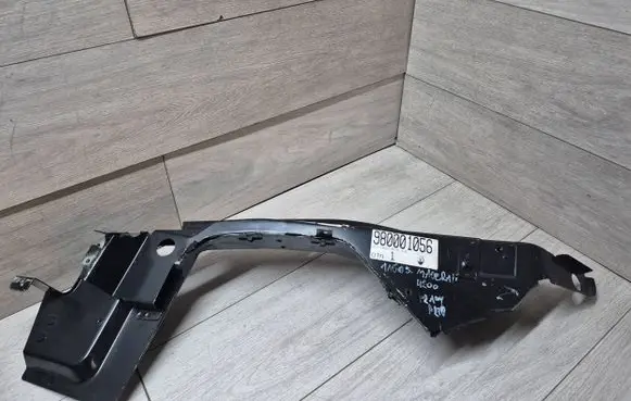 Maserati GranTurismo Front bumper mounting bracket 980001056