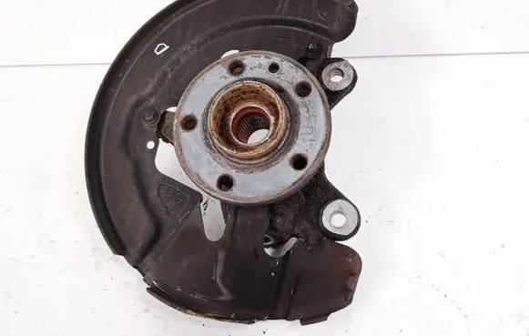 Volvo XC70 Front wheel hub 7G913K170M