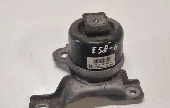 Volvo V70 Engine mount bracket 30671245