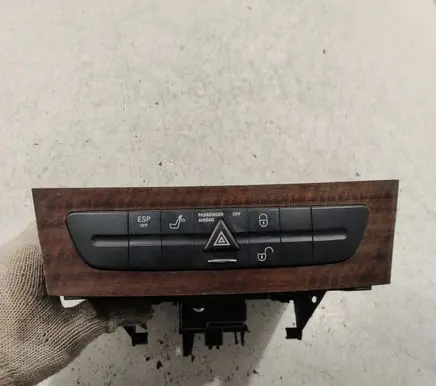 Mercedes-Benz E W211 Dashboard storage box/compartment A2116800552