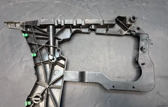 Volvo S90, V90 Rear bumper mounting bracket 31425064