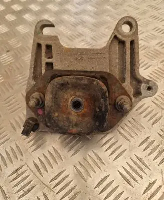 Engine mount bracket