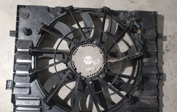 Volkswagen Touareg II Electric radiator cooling fan 7P0121203E