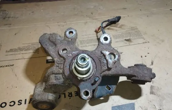 Honda FR-V Rear wheel hub spindle/knuckle 