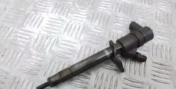 Volvo V70 Fuel injector 30777526