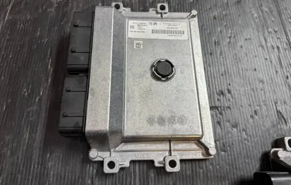 Opel Corsa F Engine control unit/module 9815037580 212952736 9840853180