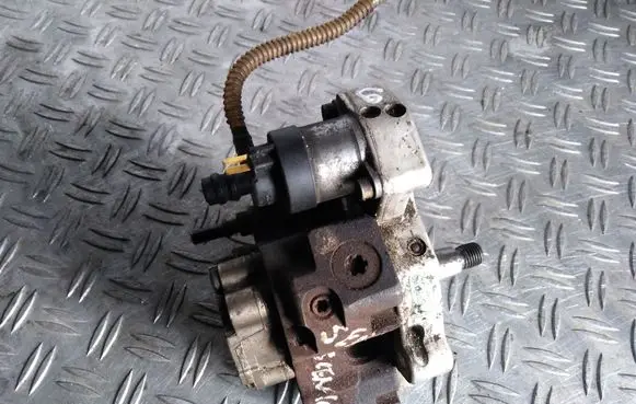 Renault Scenic II - Grand scenic II Fuel injection high pressure pump 0445010075 8200108225