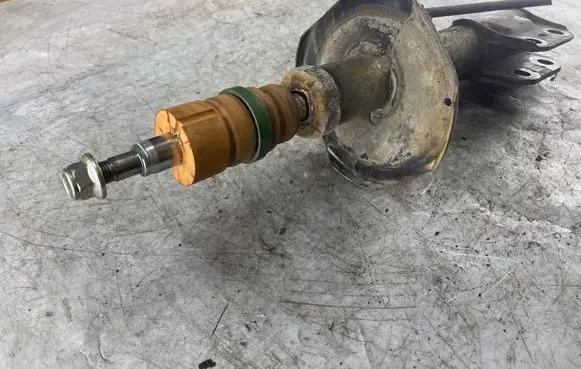 Toyota Corolla Verso AR10 Front shock absorber/damper