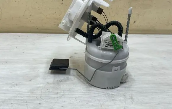 Opel Mokka B In-tank fuel pump 100137883