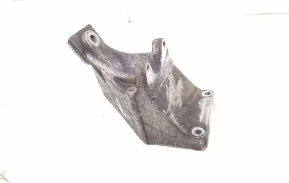 Engine mounting bracket