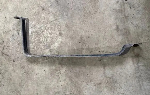 Fuel tank mounting bracket