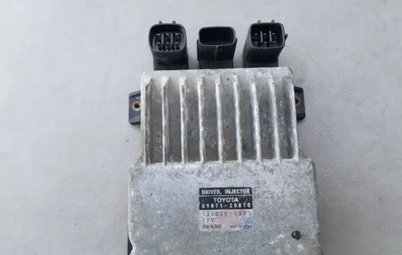 Toyota Avensis T250 Fuel injection control unit/module 8987120070 1310001371