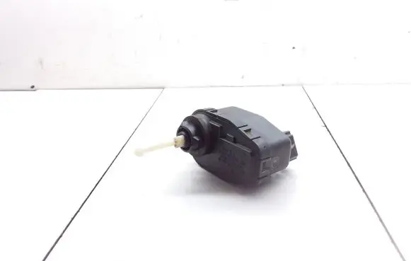 Audi 80 90 S2 B4 Headlight level adjustment motor 8A0941295 0307851346
