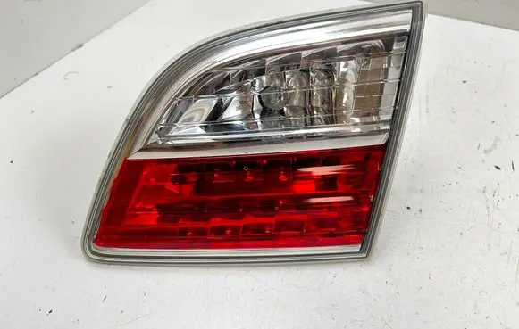 Tailgate rear/tail lights