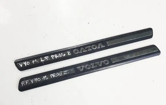 Volvo V70 Foot area side trim 