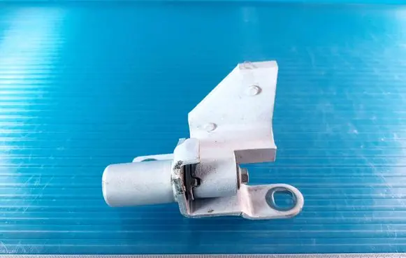 Ford Mondeo MK IV Rear door lower hinge A046575