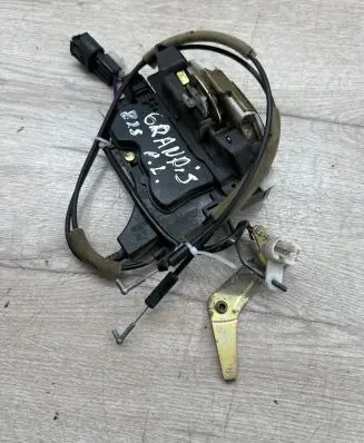 Mitsubishi Grandis Front door lock
