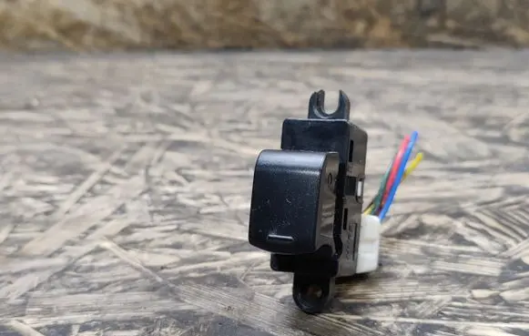 Nissan Note (E12) Electric window control switch 3Y22SN