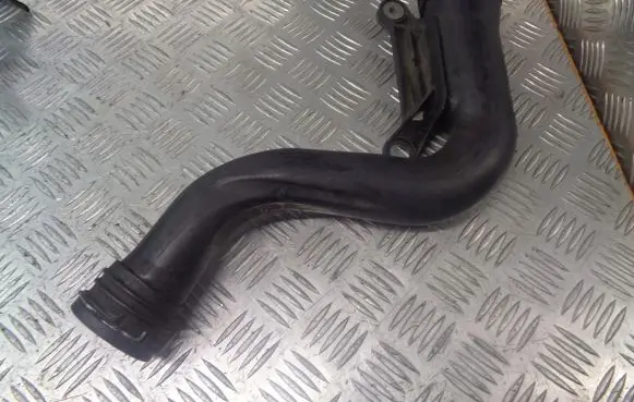 Volkswagen Polo IV 9N3 Intercooler hose/pipe