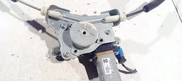 Chevrolet Captiva Front door window regulator motor 95527080