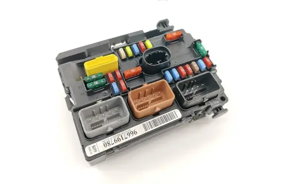 Peugeot 207 CC Fuse module 9667199780
