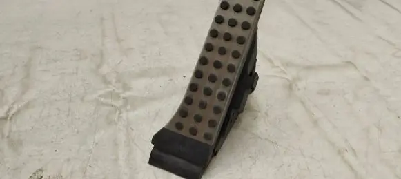 Mercedes-Benz GLC X253 C253 Accelerator throttle pedal A2533000104