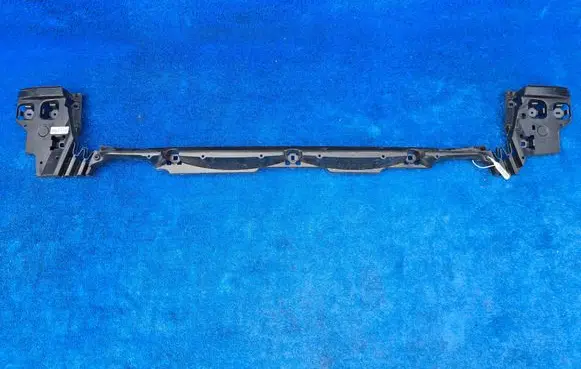 BMW 5 G30 G31 G38 Rear bumper mounting bracket 7387313
