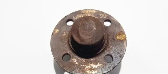 Nissan Sunny Rear wheel hub