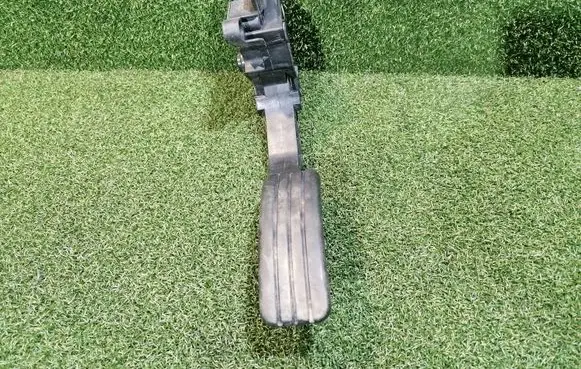 Renault Trafic III (X82) Accelerator throttle pedal 180020024R